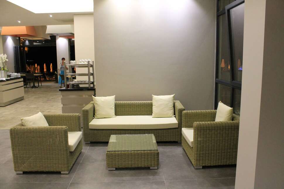 Een foto van het interieur van Begonville Beach Hotel