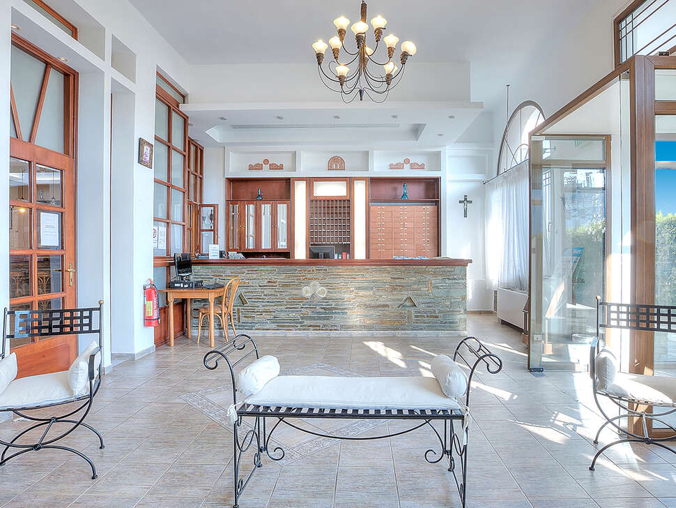 Een foto van het interieur van Acrotel Lily Ann Village