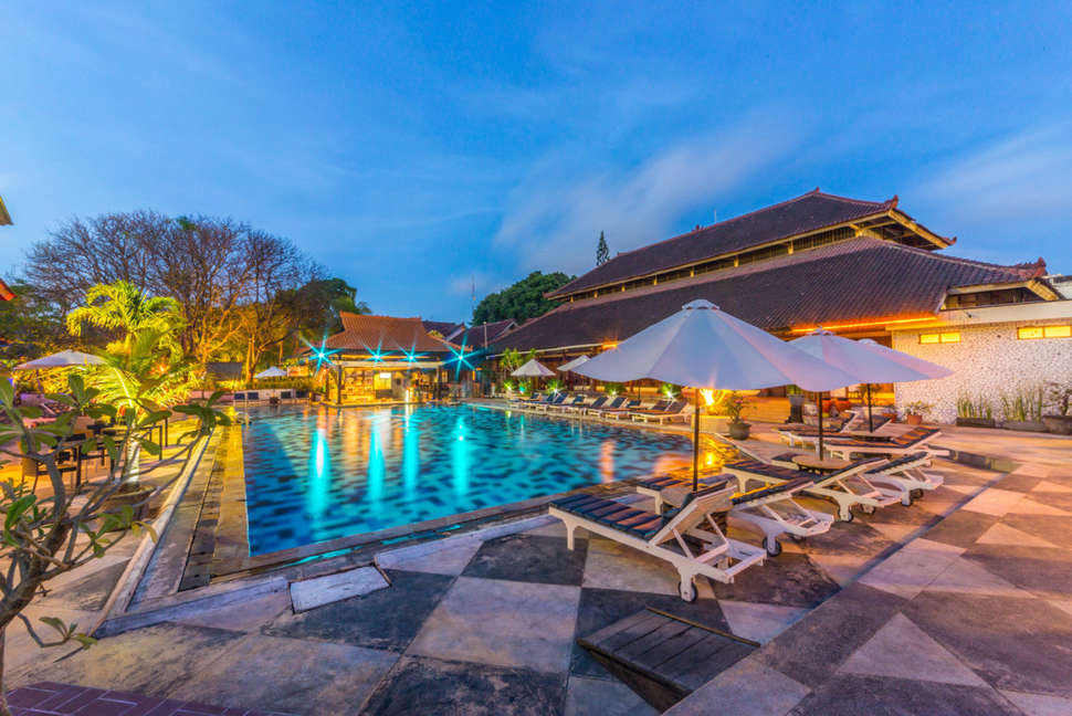 Een foto van het zwembad bij Grand Istana Rama Hotel