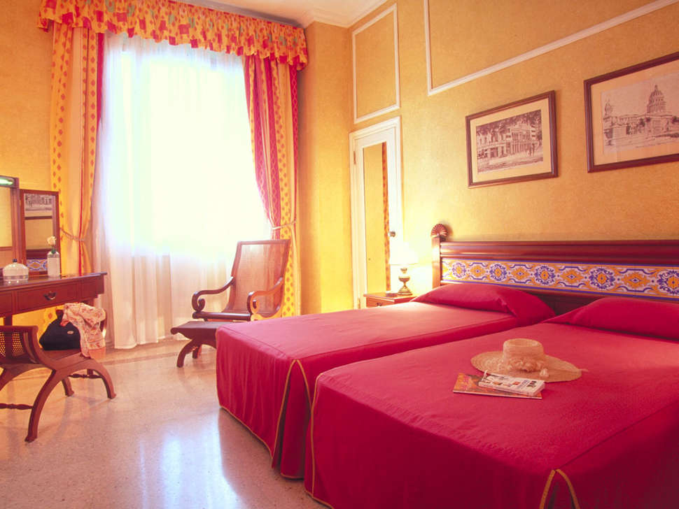 Ein Foto Mercure Sevilla Havane