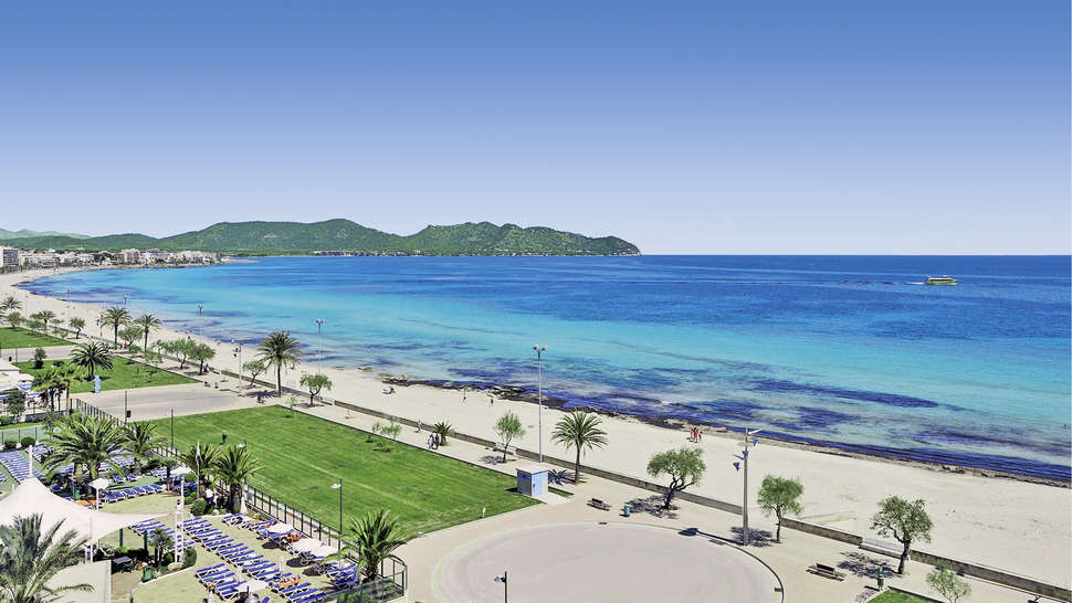 Een foto van het strand bij Allsun Hotel Borneo