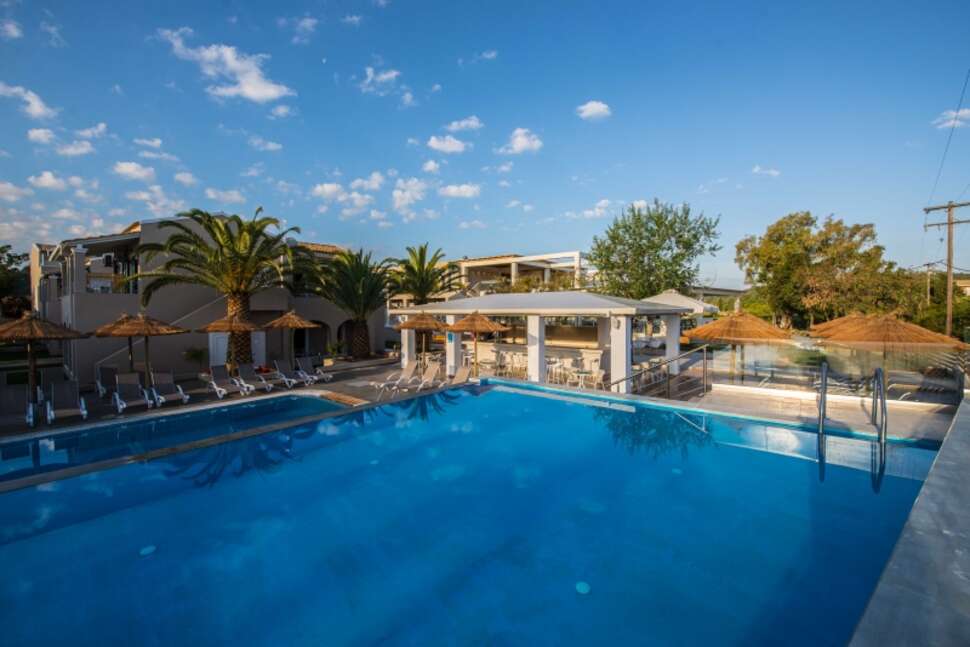 Een foto van het zwembad bij Amour Holiday Resort