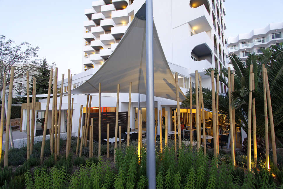 Een foto van de buitenkant van BG Pamplona Hotel