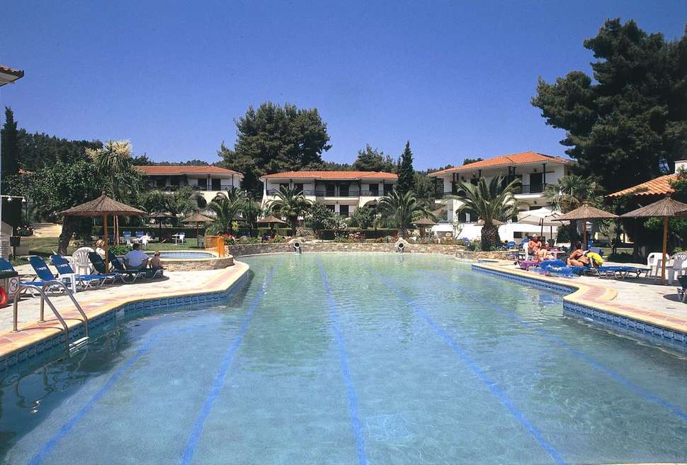 Een foto van het zwembad bij Chrousso Village Hotel