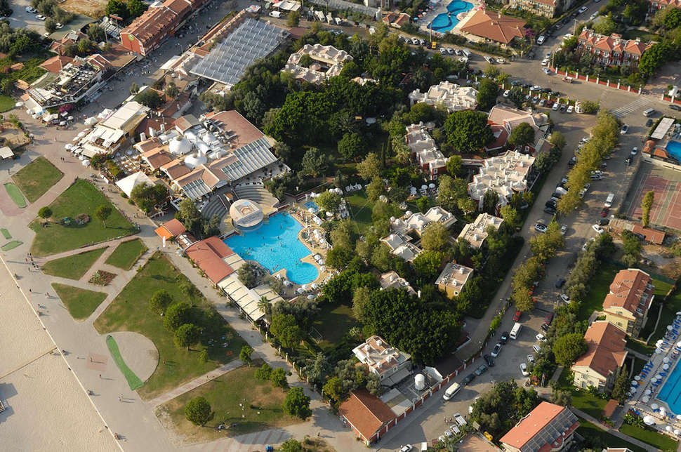 Een foto van een overzicht van Club Belcekiz Beach