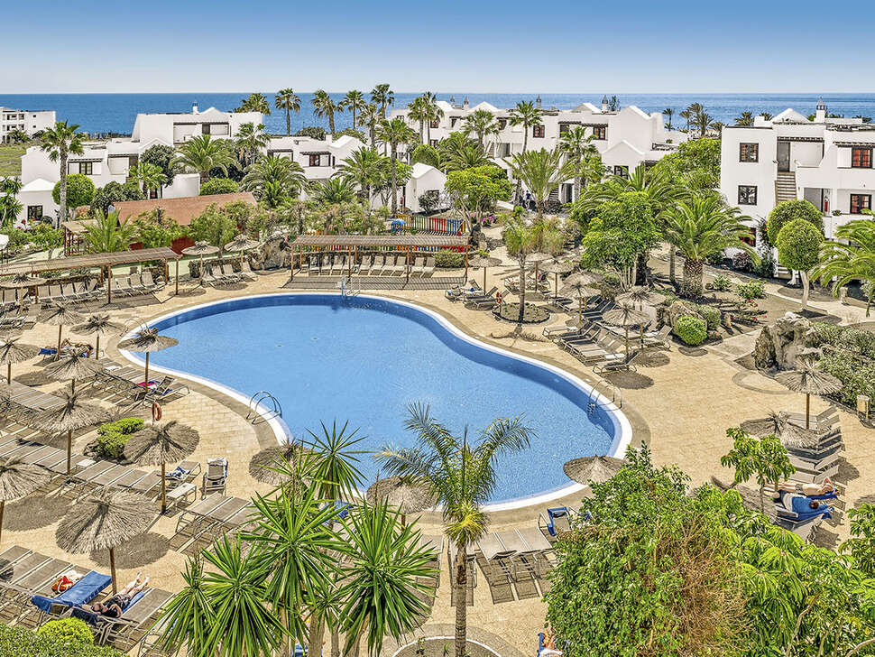 Een foto van een overzicht van Allsun Hotel Albatros