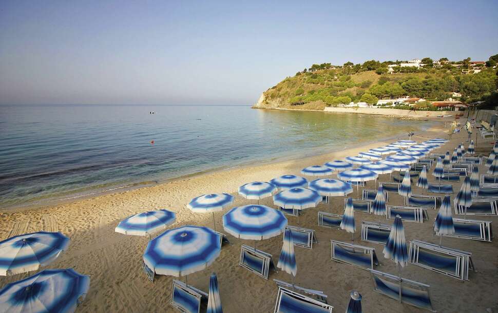 Een foto van het strand bij Villaggio Baia d'Ercole
