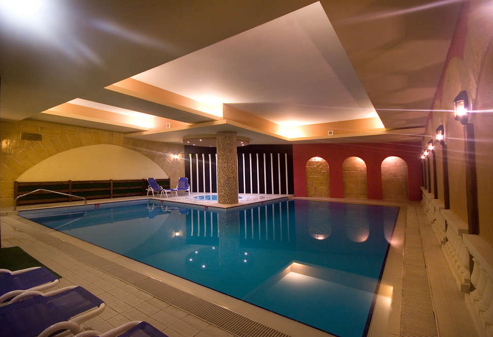 Een foto van het zwembad bij Soreda Hotel