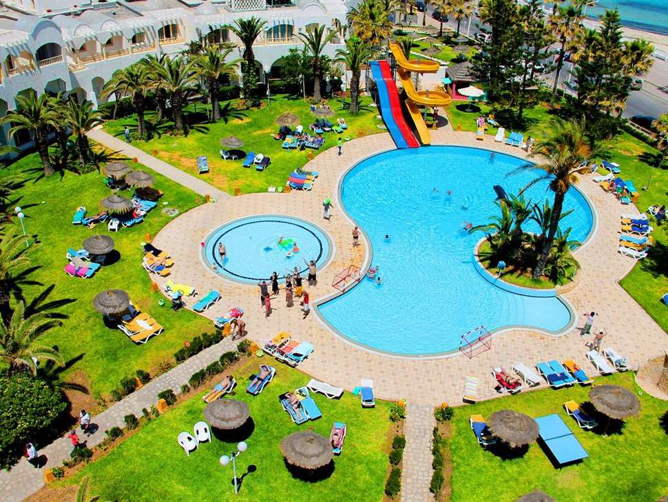 Ein Foto vom Pool im Hotel Delphin El Habib