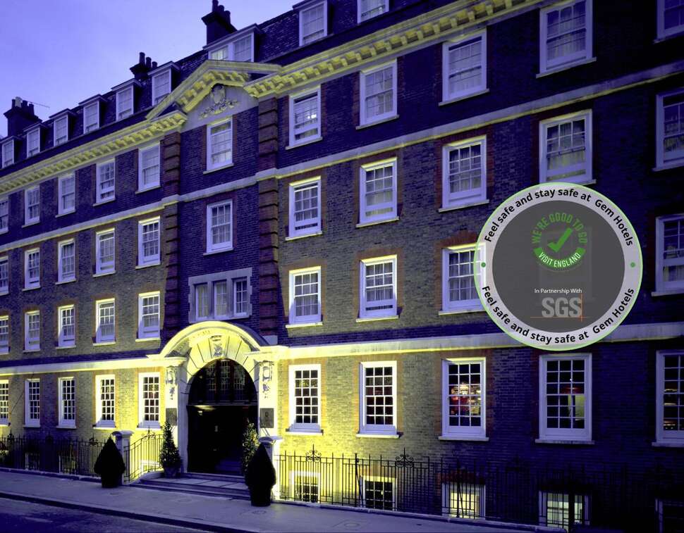 Een foto van de buitenkant van Gem Fitzrovia Hotel