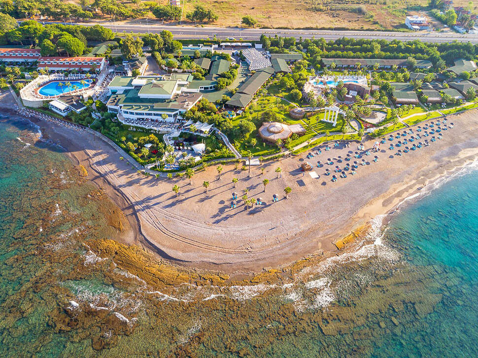 Een foto van het strand bij Flora Garden Beach Hotel