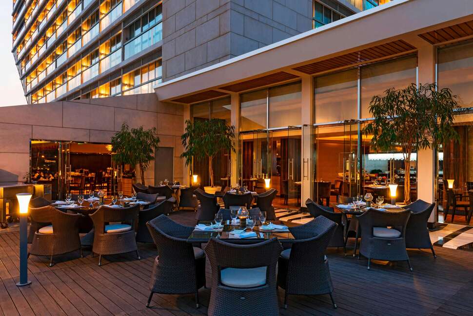 Ein Foto von der Terrasse im Sheraton Dubai Creek Hotel & Towers