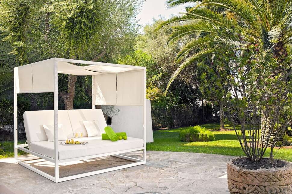Een foto van het terras bij Melia Cala d'Or Boutique Hotel