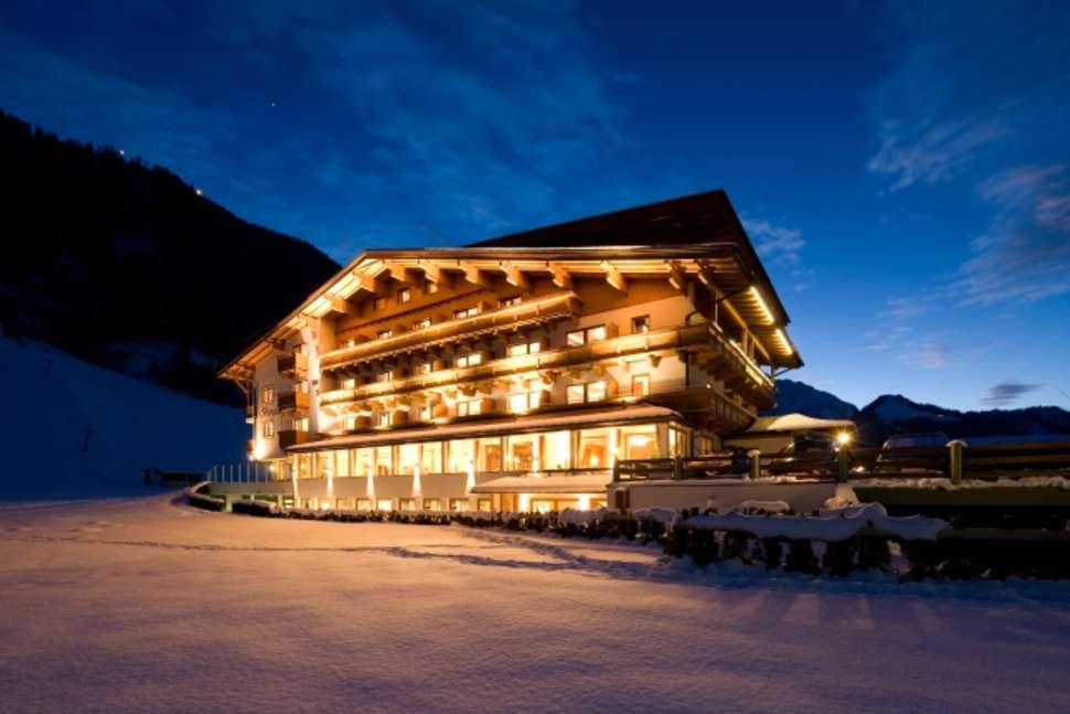 Een foto van de buitenkant van Hotel Bergland & Obertuschenhof