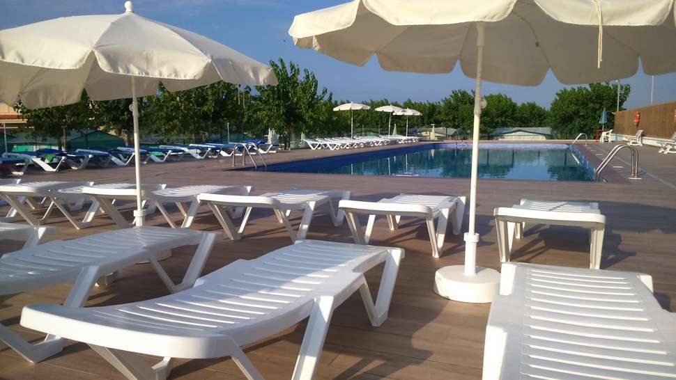 Een foto van het zwembad bij Camping Resort Els Pins
