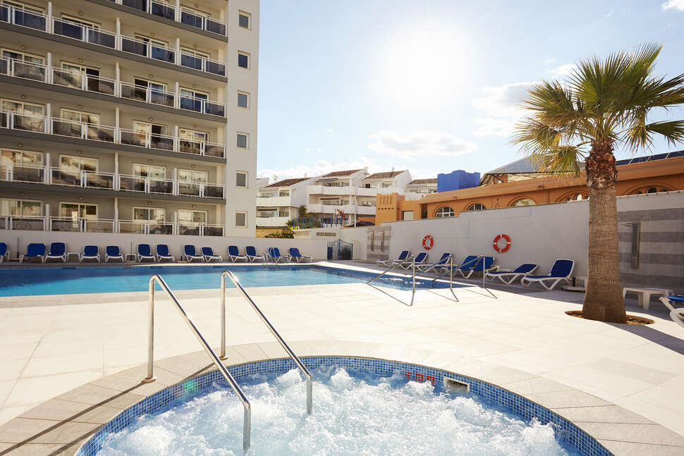 Ein Foto vom Pool im Las Arenas Affiliated by Melia
