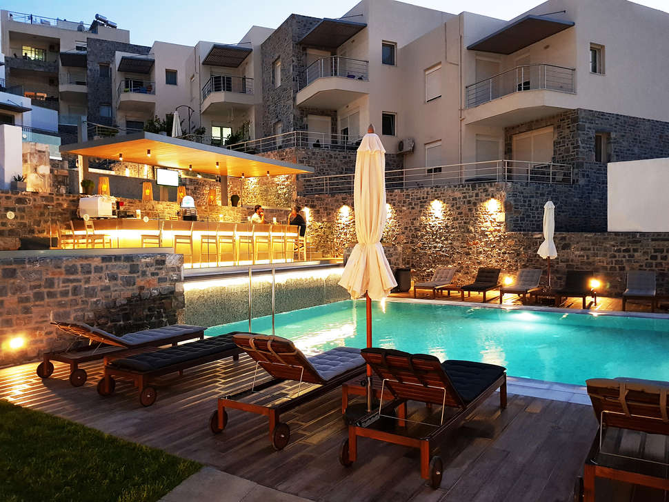 Een foto van het zwembad bij Seascape Luxury Residences
