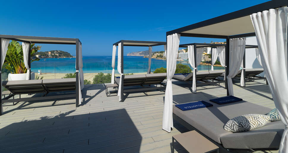 Ein Foto von der Terrasse im H10 Casa Del Mar