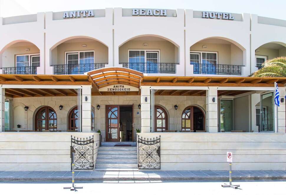 Een foto van de buitenkant van Anita Beach Hotel