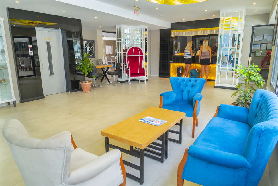 Een foto van het interieur van Azak Beach Hotel