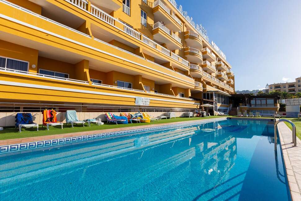 Een foto van het zwembad bij Hotel Villa de Adeje Beach