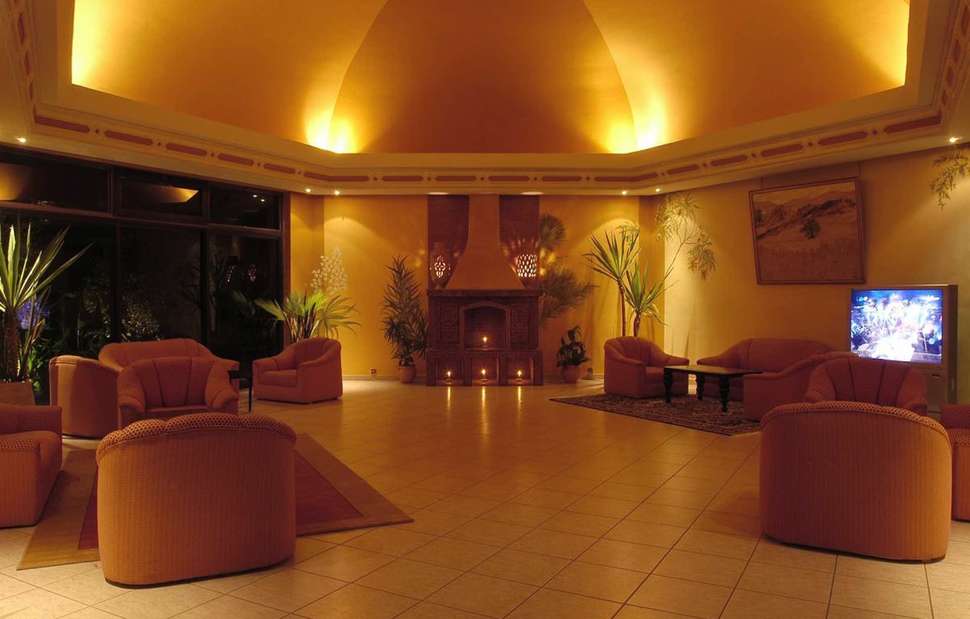 Een foto van het interieur van Kenzi Europa Hotel