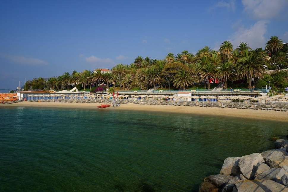 Een foto van het strand bij Royal Hotel San Remo