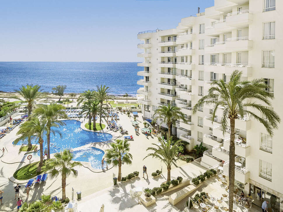 Een foto van het zwembad bij Aparthotel Playa Dorada