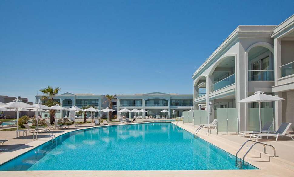 Een foto van het zwembad bij TUI Blue Lagoon Princess