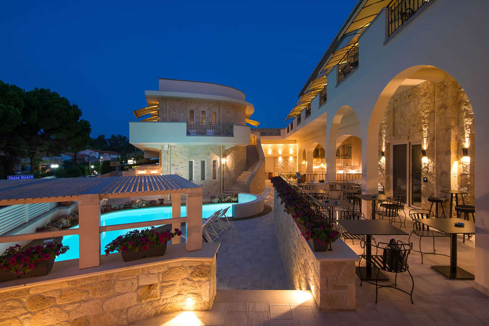 Een foto van de faciliteiten bij Neikos Mediterraneo Luxury Suites