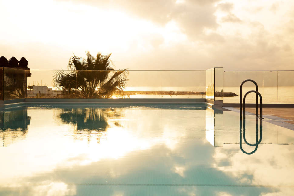 Een foto van het zwembad bij Hotel Benalmadena Beach