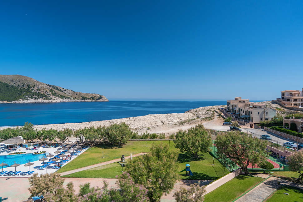 Een foto van de buitenkant van THB Cala Lliteras
