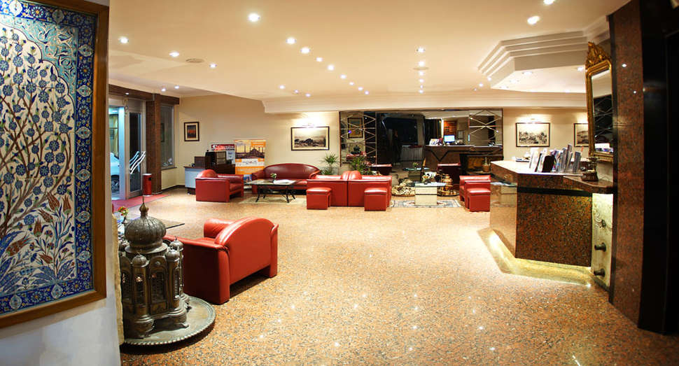 Een foto van het interieur van Orient Mintur Hotel