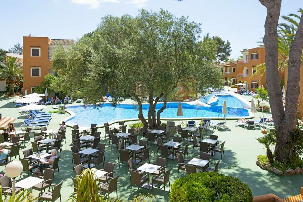 Een foto van het zwembad bij Cabot Club Torreblanca