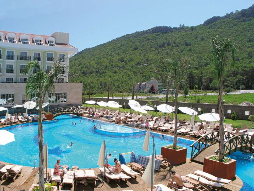Ein Foto vom Pool im Meder Resort