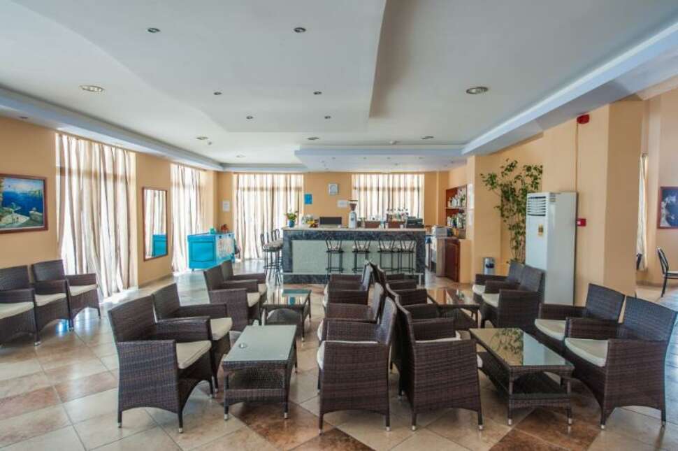 Een foto van het interieur van Aegean Bay Hotel