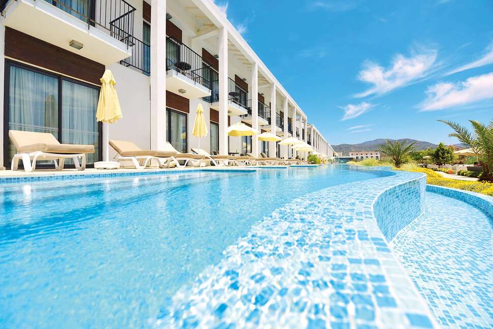 Een foto van het zwembad bij Jiva Beach Resort