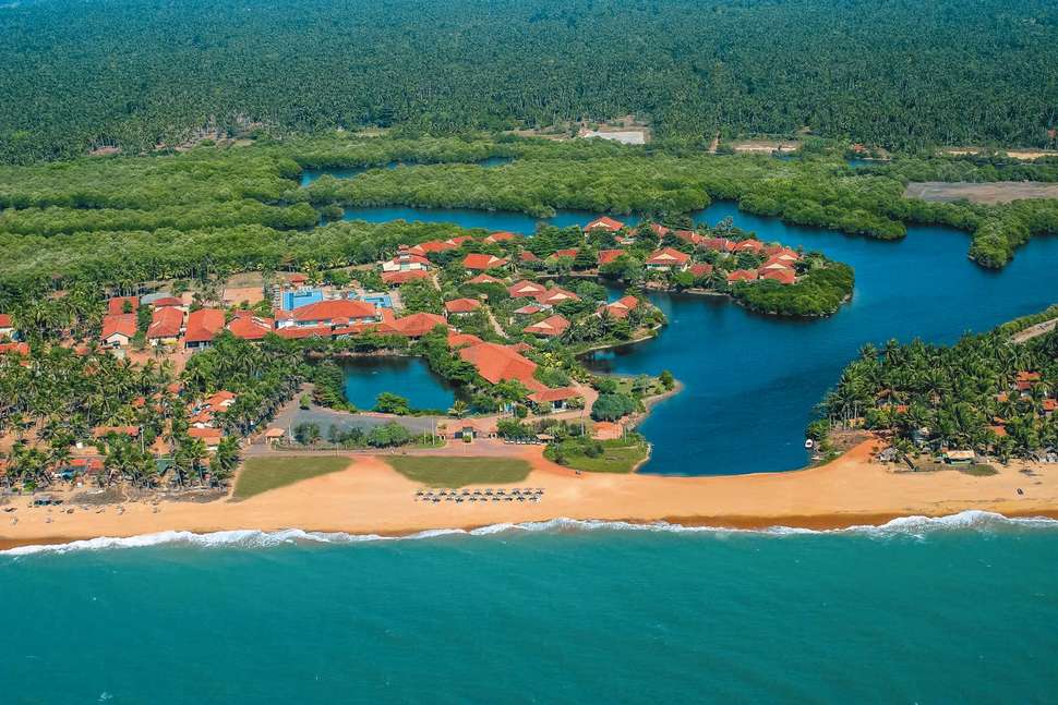 Een foto van de buitenkant van Club Palm Bay Hotel