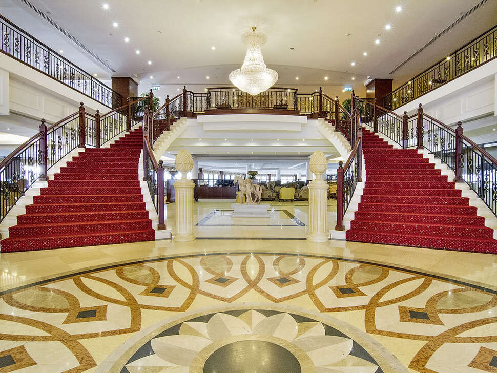 Een foto van het interieur van Grand Hotel Excelsior