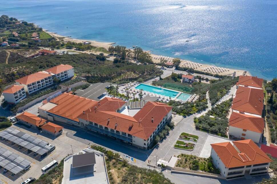 Een foto van het zwembad bij Akrathos Beach Hotel