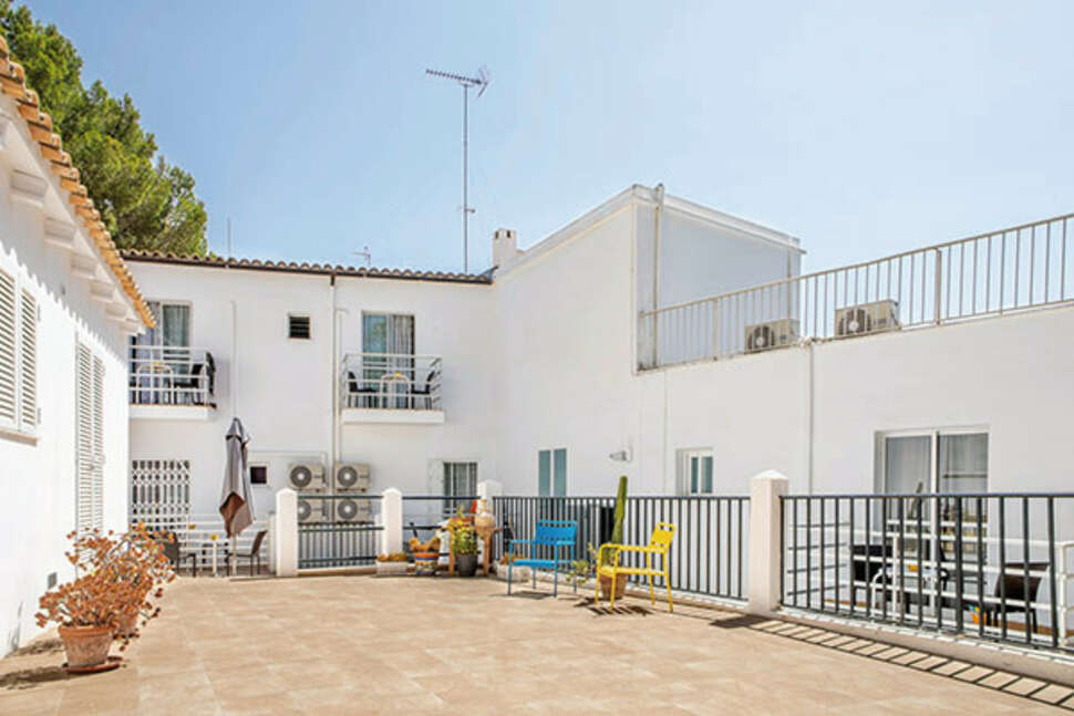 Een foto van het terras bij Hotel Villa Cati