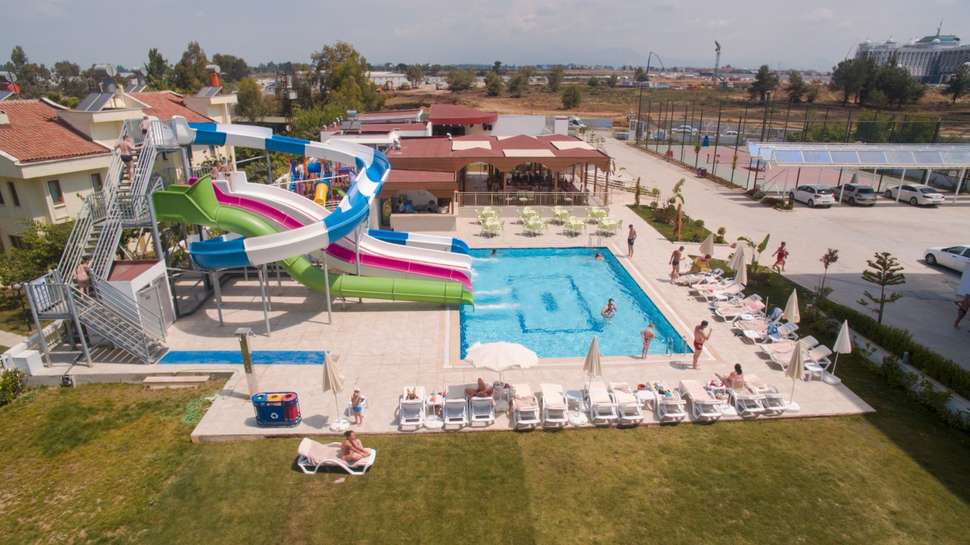 Een foto van het zwembad bij Maya World Park Hotel