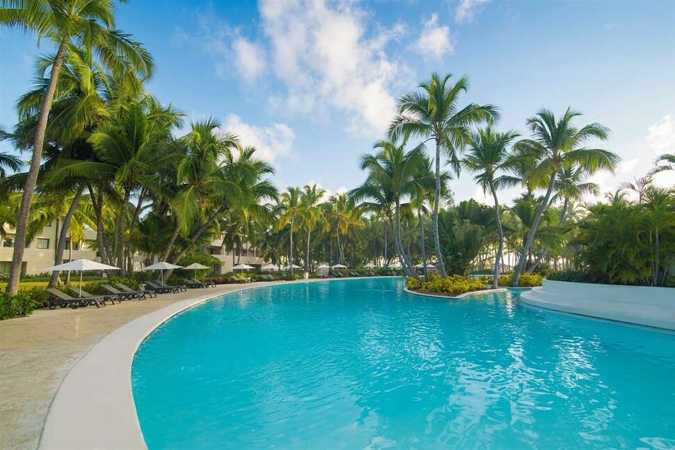 Een foto van het zwembad bij Catalonia Punta Cana