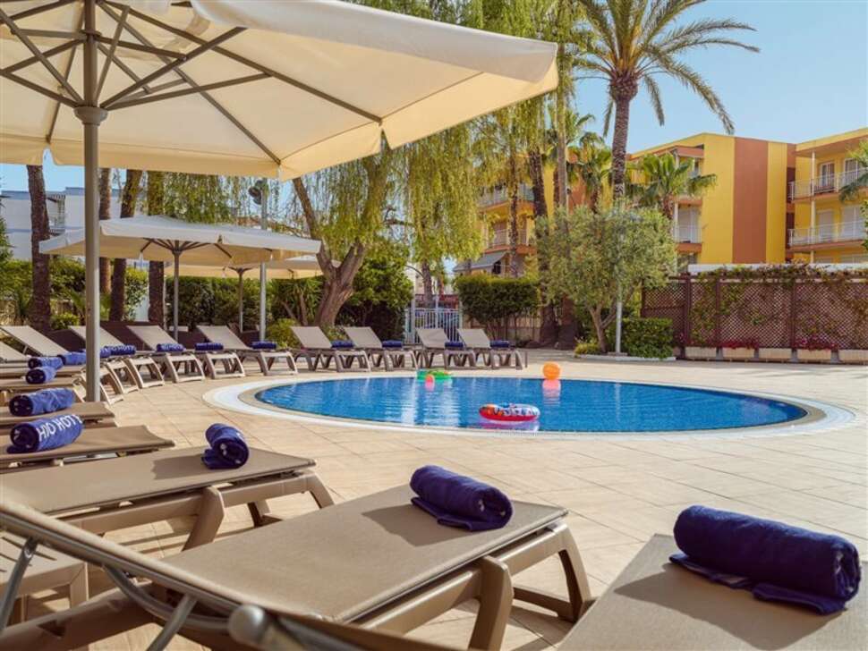 Ein Foto vom Pool im H10 Cambrils Playa