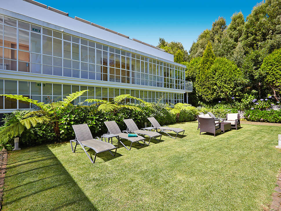 Ein Foto von der Terrasse im PortoBay Serra Golf