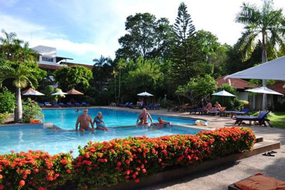 Een foto van het zwembad bij Sunshine Garden Resort