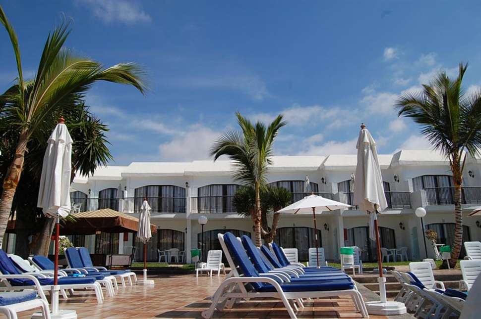 Een foto van het terras bij Las Buganvillas