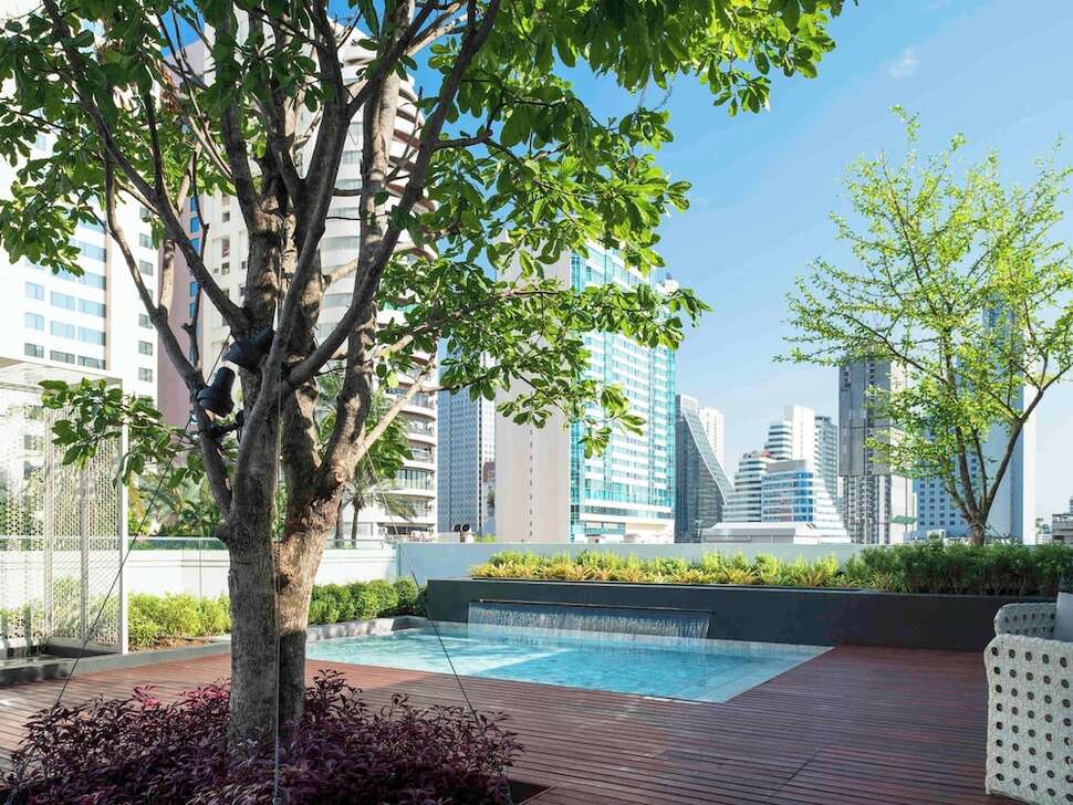 Ein Foto vom Pool im Hotel Novotel Bangkok Sukhumvit 20