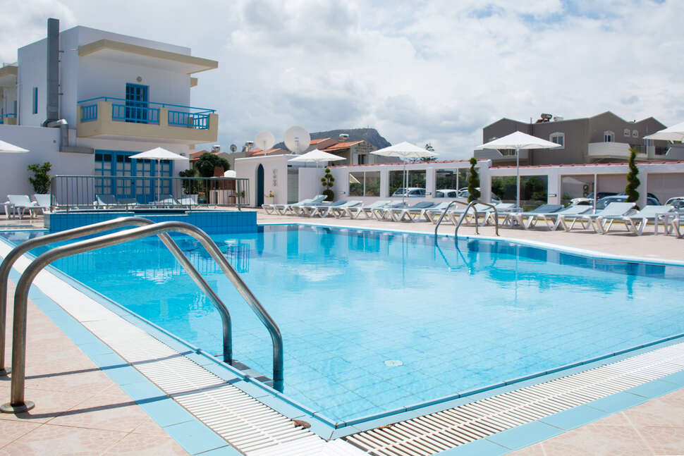 Een foto van het zwembad bij Kasapakis Aparthotel