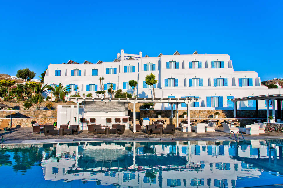 Een foto van het zwembad bij Yiannaki Hotel